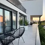 Rooftop House Apartment *