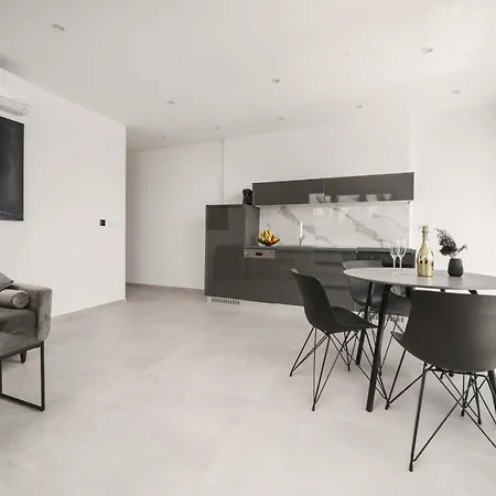 Rooftop House Apartment *