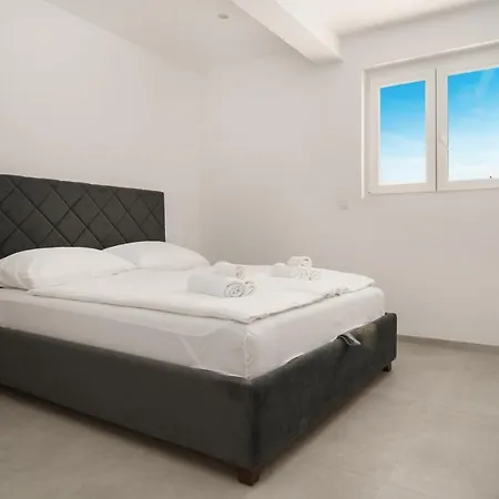 Rooftop House *