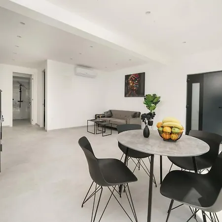 Rooftop House * فوديس