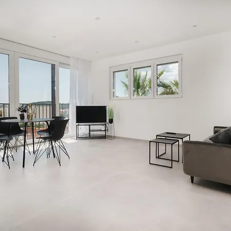 Rooftop House Apartment *